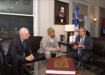 carlos castillo y domincano deportado