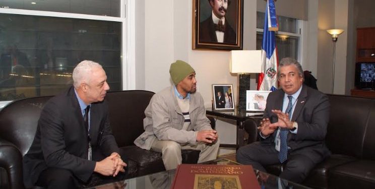 carlos castillo y domincano deportado