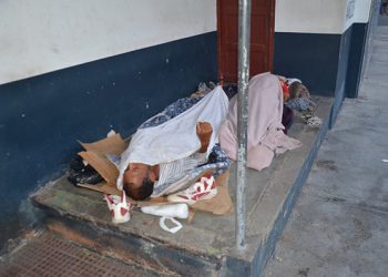 hombres-viven-interperies