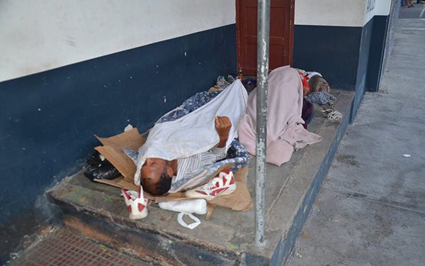 hombres-viven-interperies