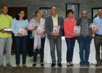 Ocoa de Pie presenta libro y documental sobre la revolución de abril