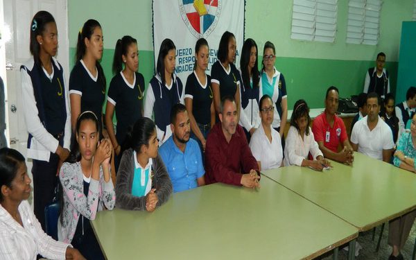 Liceo Técnico ofrece rueda de prensa pro semana cultural