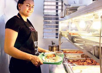 clara-salio-a-camino-con-una-cafeteria