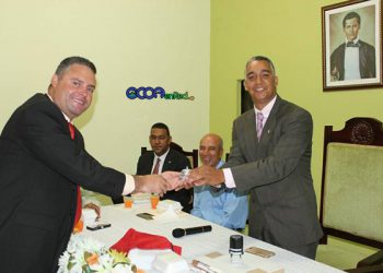 Elvin-patrocino-y-Julo-Villar-CLub-Leo