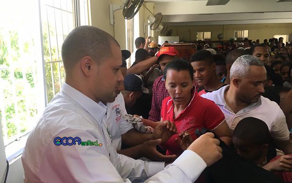 Neury-Tejeda-entrega-utiles