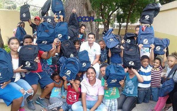 Reina-patronales-2016-enrega-utles-Sabna-larga