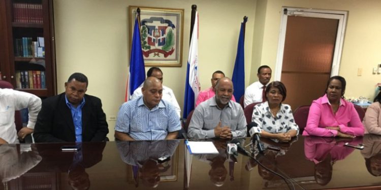 Eduardo Hidalgo y profesores