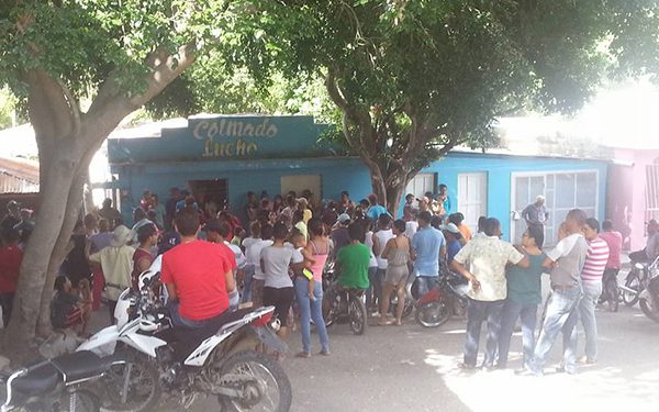 Colmado-Mujer--ahorcada