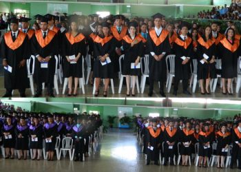 O&M Ocoa entrega 279 nuevos profesionales