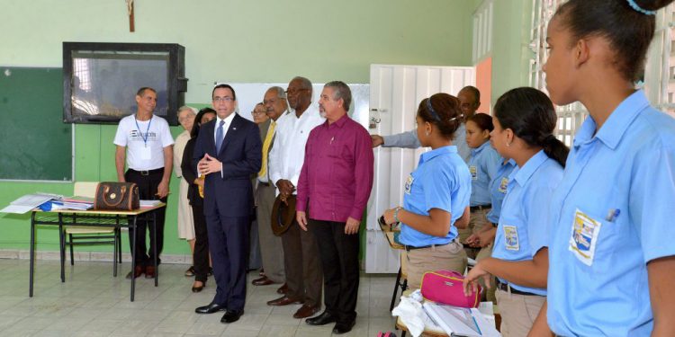 Andres Navaroo suprvisa desepeno