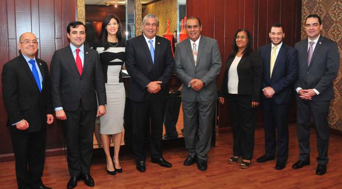 Carlos en Listin diario