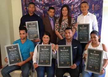 Finalistas-Premio-juventud-Ocoa