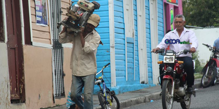 hombre-maquina-hombre-y-motor-al-aldo