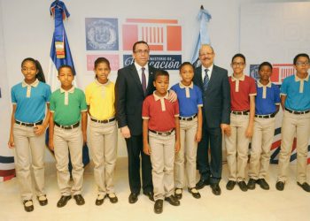 nuevos uniformes escolares escuellas publicas