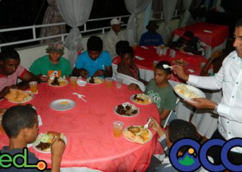 Cena navideña para los limpiabotas ocoeños