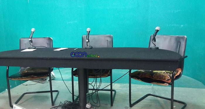 Estudio-Canal-12-vacio-microfonos