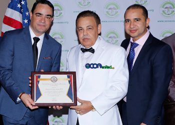 Reconocimiento-Hector-Castillo-por-el-consul
