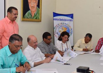 firma-de-acuerdo-co-manejo-Parque-luis-Quinn.1-1-1024x550