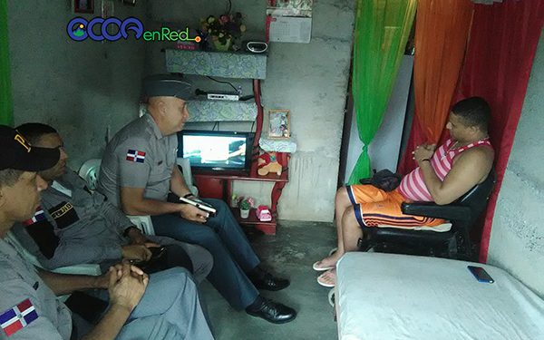 Visita coronel PN policia silla de ruedas