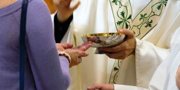 comunion en la mano 1024x550