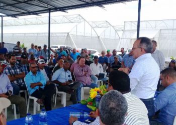 Ministro Agricultura reunido en Rancho Arriba