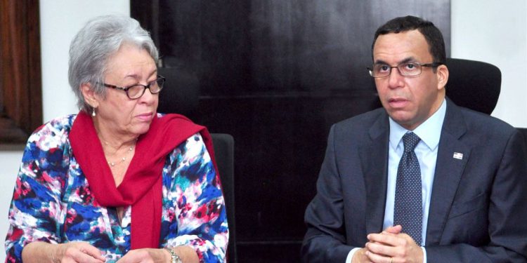 Minsitra salud y educacion