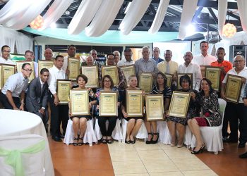 REconocidos Ocoa de Pie