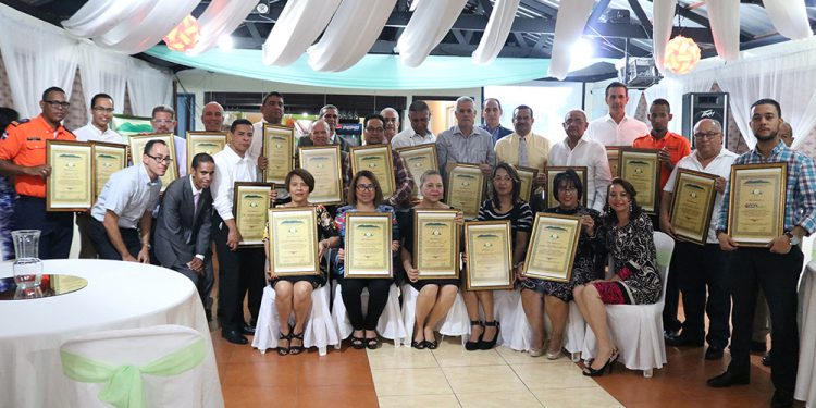 REconocidos Ocoa de Pie