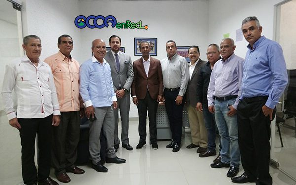 alcaldes de San Jose de Ocoa reunidos con Domingo Contreras