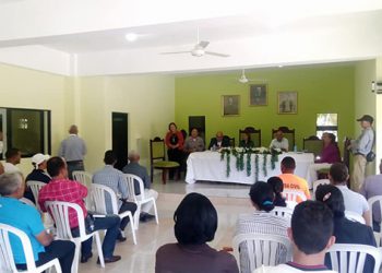 Reunion autoridades SAbana Larga colmadones