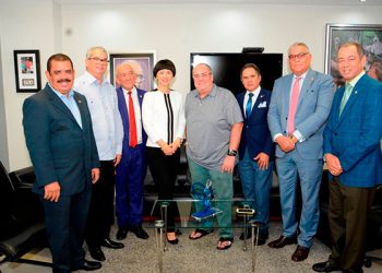 Senadores y representante China en RD