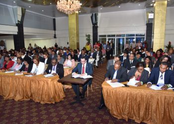 mINISTRO EDUACION con directores