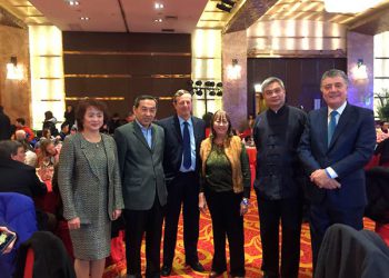 rOBERTO Santana y los chinos