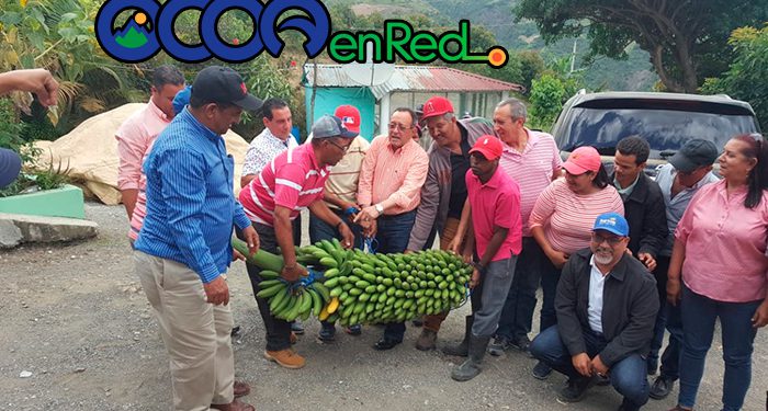 Minitro medio ambiente con Guineo