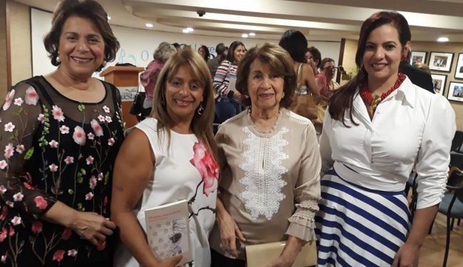 embajada de Francia y Fanny Santana