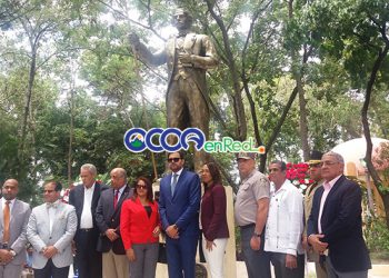 Estatua develizada duarte