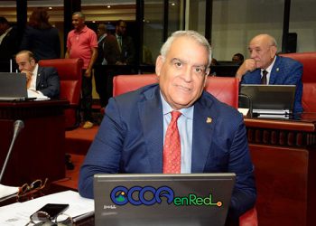 PEdro ALgria sentado senado