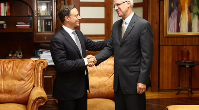 Procurdaor y emajador EU