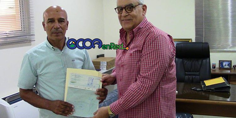 PEdro Entrega cheque a Juanan play