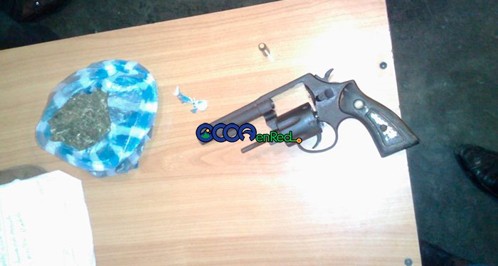 pistola y drogas