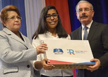 Danilo y Alejandrina computadora