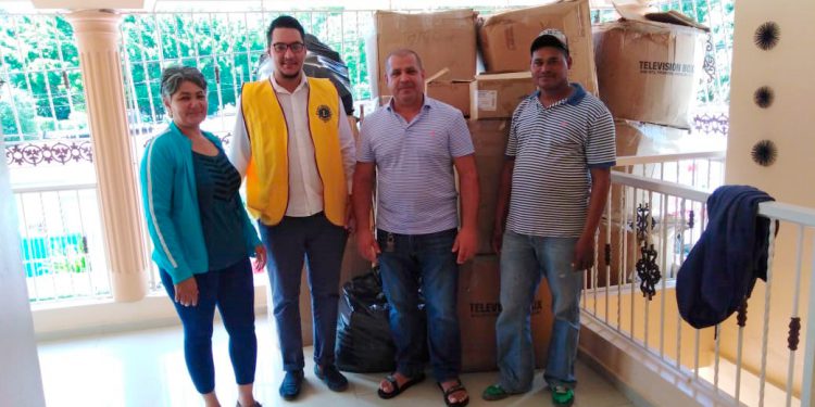 Rafael Subero donacion CLub Leones