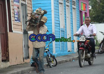 Hombre maquina al hombro