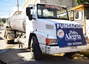 Camion fundacion pedro agua