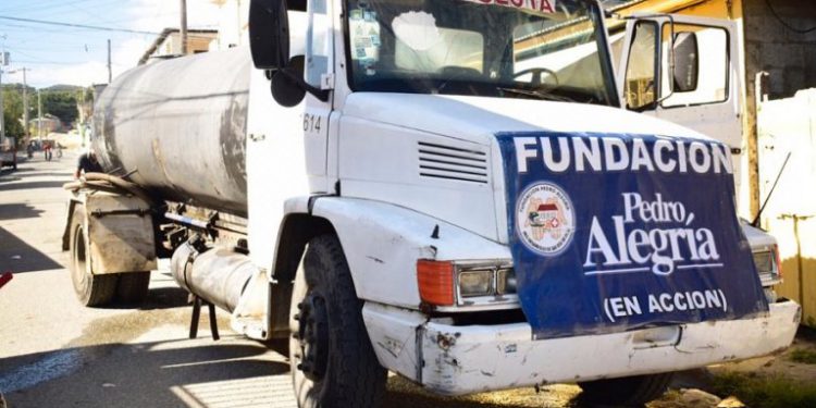 Camion fundacion pedro agua