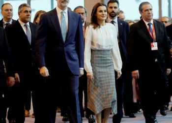 Ministro Turismo y Reyes Espanas