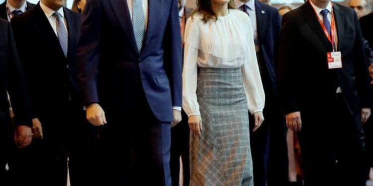 Ministro Turismo y Reyes Espanas