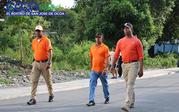 Antuna Defensa Civil caminando