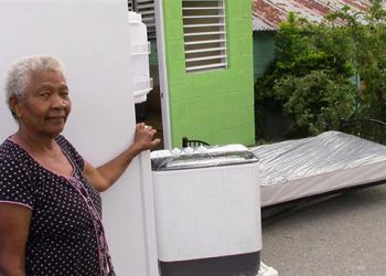 familia reciben eletrodomesticos senador