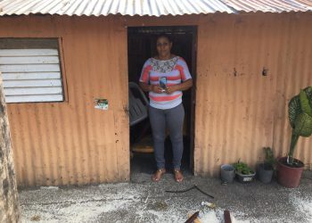 mujer dencunia ex pareja Canada Horno